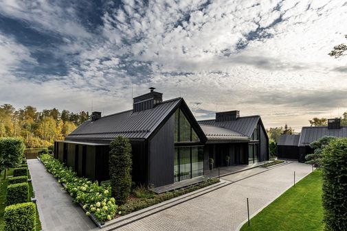 Residential building in GRANUM basalte