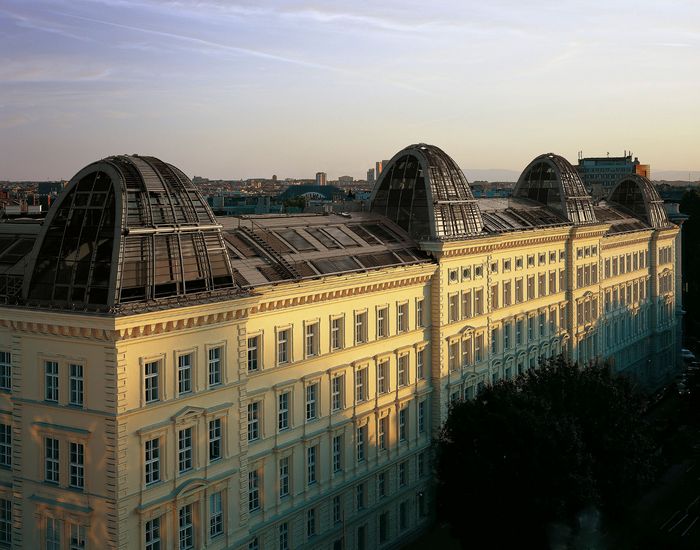 Hanuschhof Goethegasse Wien