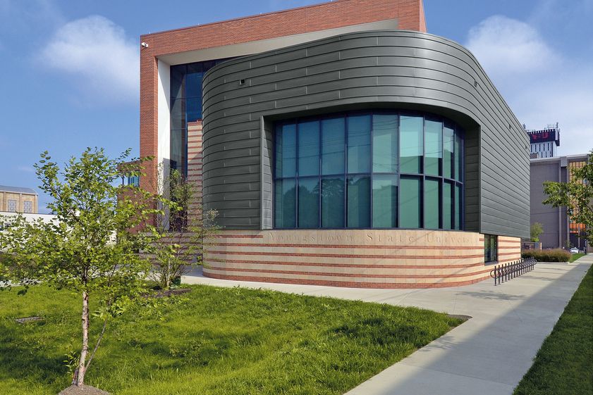 Williamson College of Business Administration, USA, Leed Gold zertifiziert, Fassade: prePATINA schiefergrau, Winkelstehfalzsystem