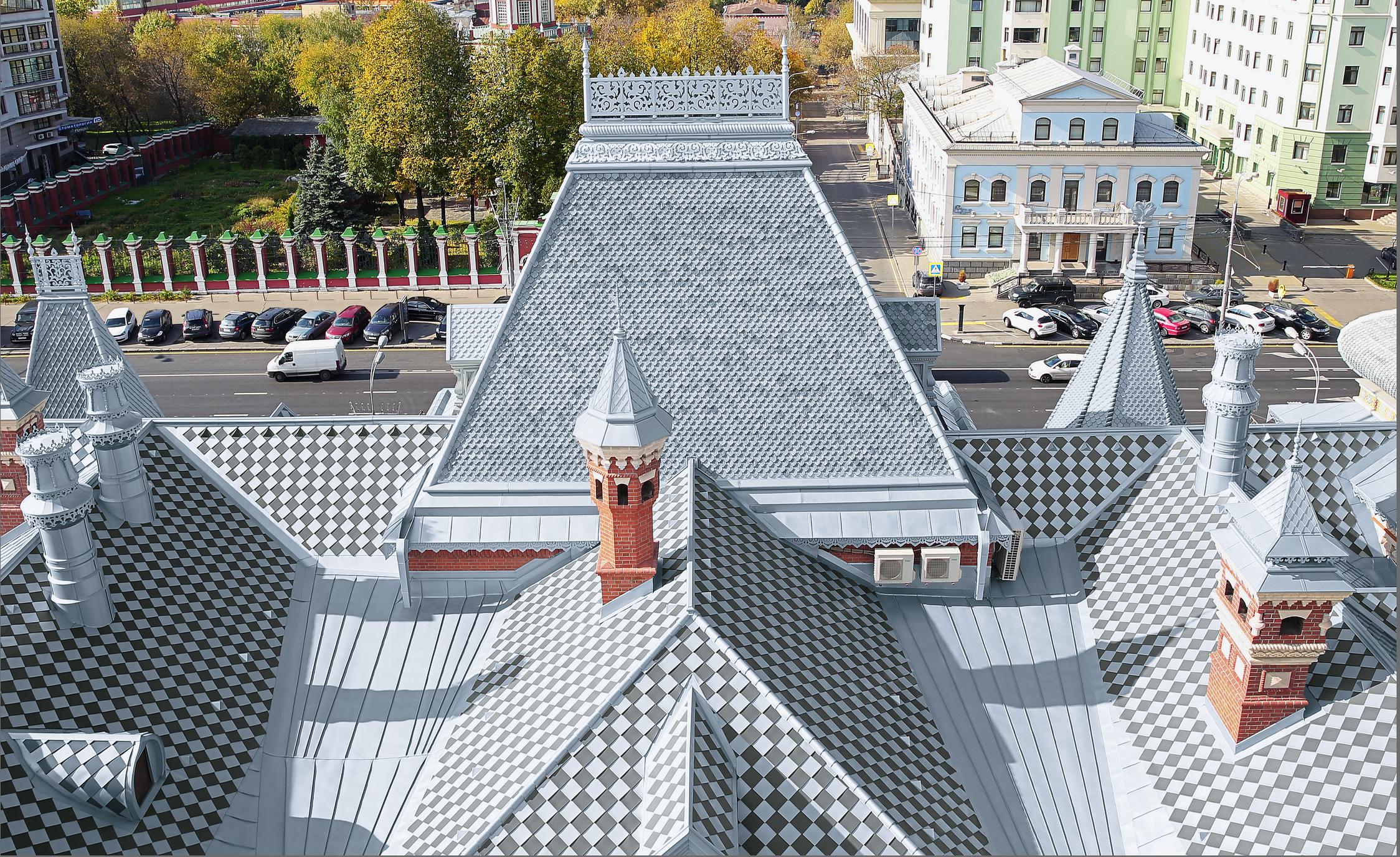 Französische Botschaft in Moskau mit kleinteiliger Deckung Multiform in blaugrau und schiefergrau